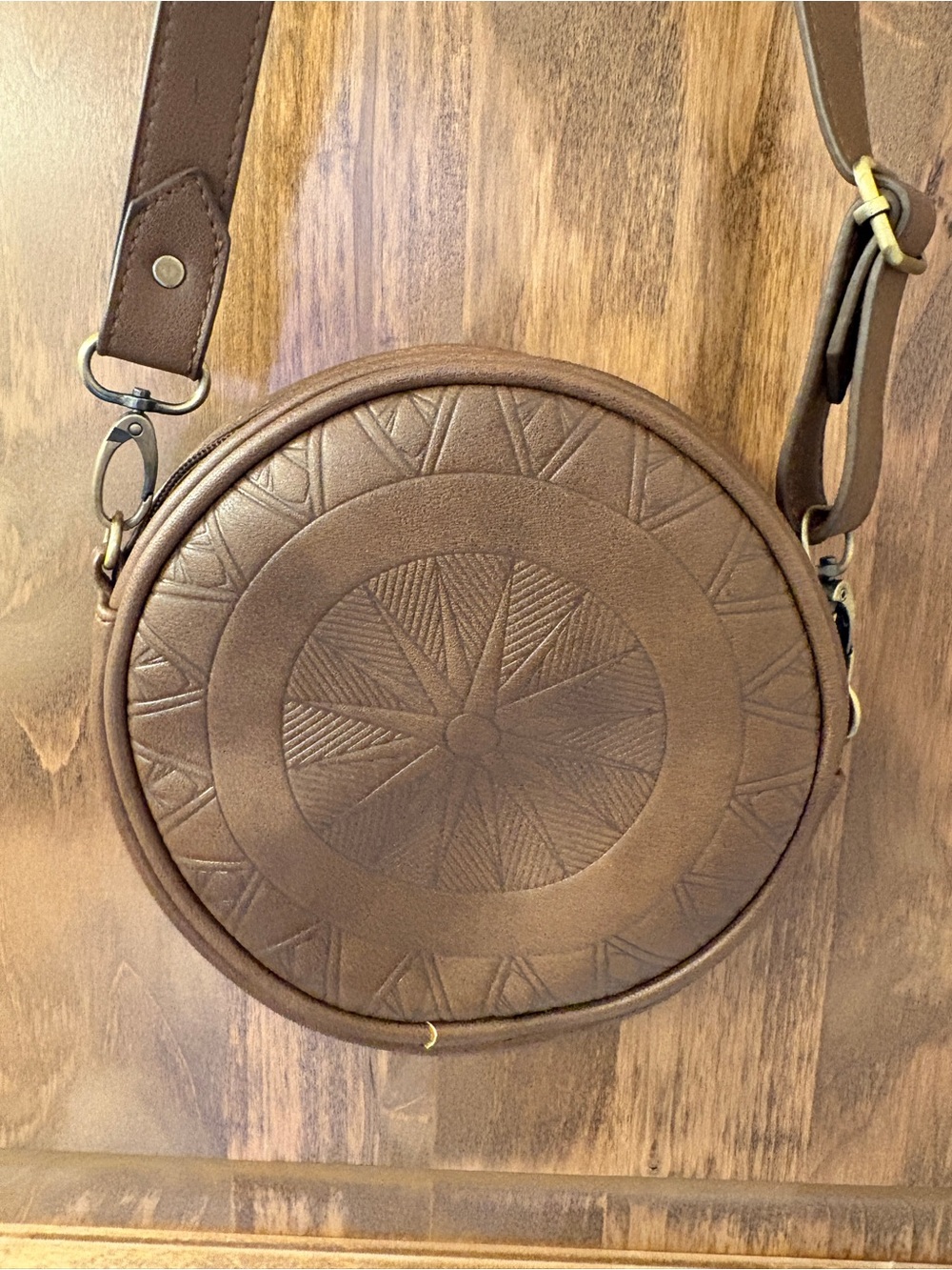 Wonder Woman Crossbody Bag - Picture 2 of 6